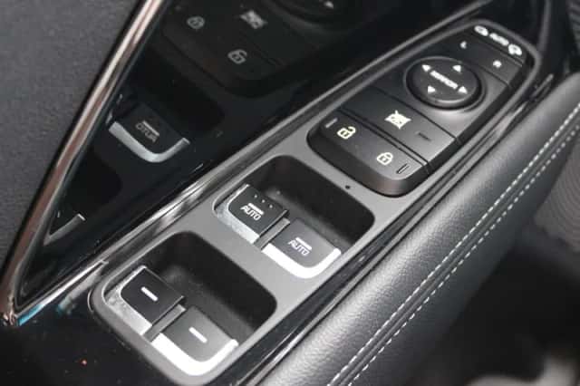 Kia Niro (2017) thumbnail 23