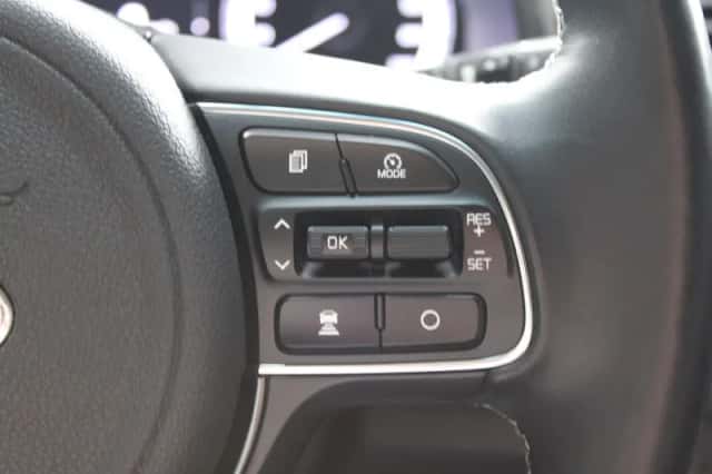 Kia Niro (2017) thumbnail 25