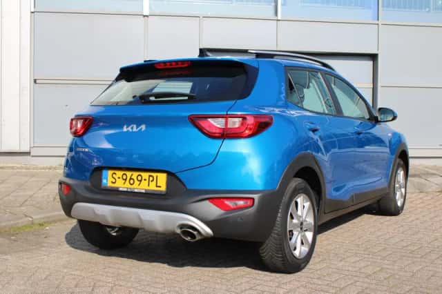Kia Stonic (2023) thumbnail 2
