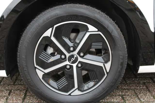 Kia Niro (2024) thumbnail 5