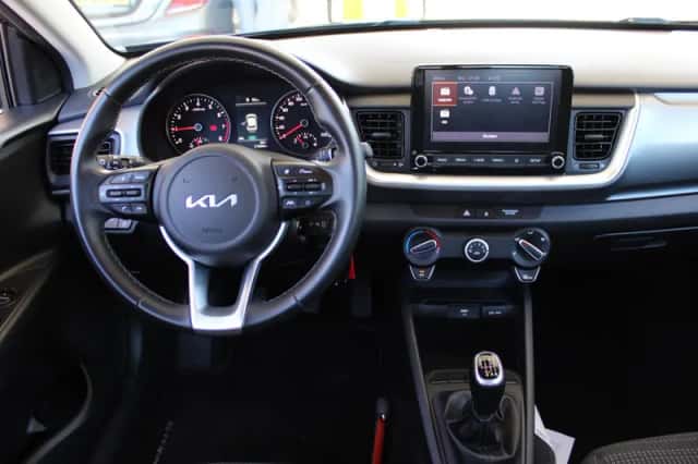 Kia Stonic (2023) thumbnail 3