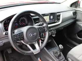 Kia Stonic (2019) thumbnail 17