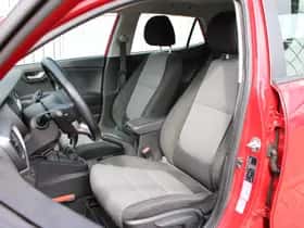 Kia Stonic (2019) thumbnail 4