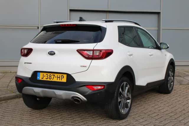 Kia Stonic (2020) thumbnail 2