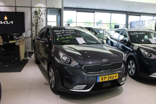 Kia Niro (2016) thumbnail 2