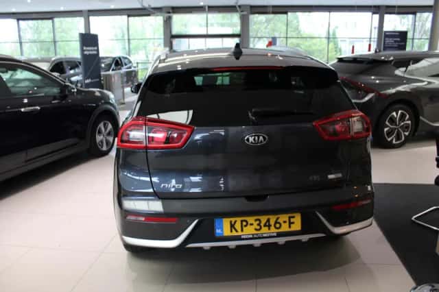 Kia Niro (2016) thumbnail 4