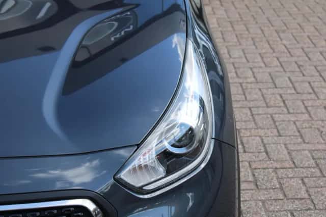 Kia Niro (2016) thumbnail 5