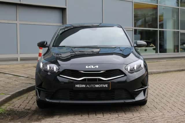Kia Ceed (2025) thumbnail 2