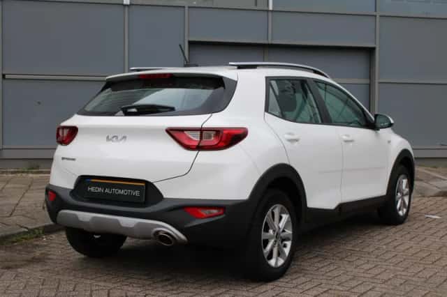 Kia Stonic (2022) thumbnail 2