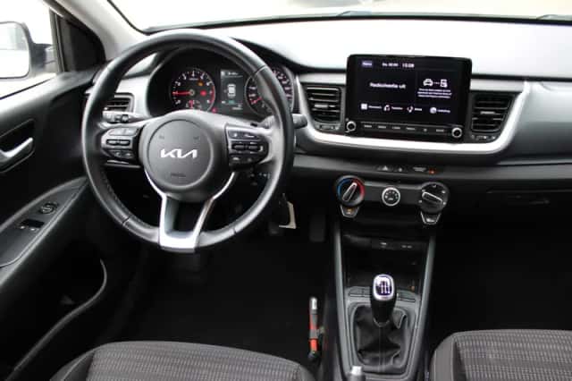 Kia Stonic (2022) thumbnail 3