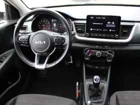 Kia Stonic (2022) thumbnail 3