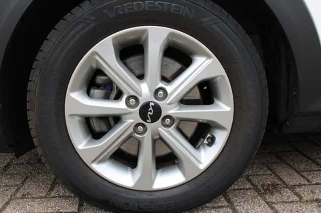 Kia Stonic (2022) thumbnail 6