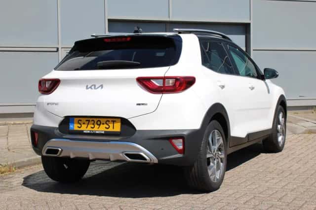 Kia Stonic (2023) thumbnail 2