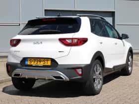 Kia Stonic (2023) thumbnail 2