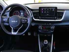 Kia Stonic (2023) thumbnail 3