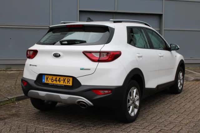 Kia Stonic (2021) thumbnail 2