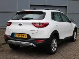 Kia Stonic (2021) thumbnail 2
