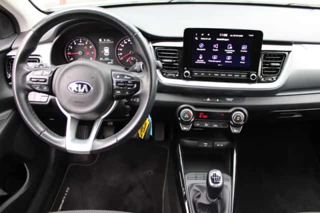 Kia Stonic (2021) thumbnail 3