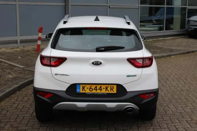 Kia Stonic (2021) thumbnail 23