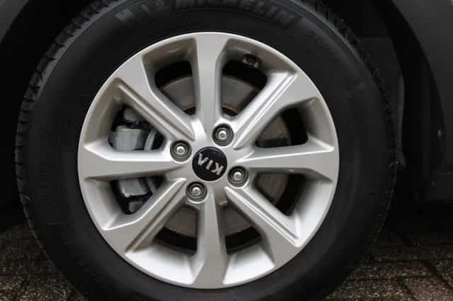 Kia Stonic (2021) thumbnail 6