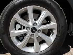 Kia Stonic (2025) thumbnail 7