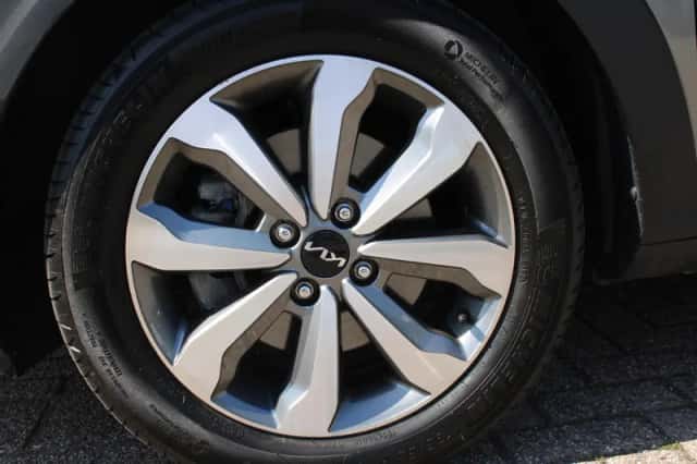 Kia Stonic (2025) thumbnail 8