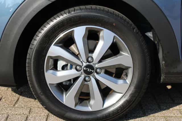 Kia Stonic (2025) thumbnail 5