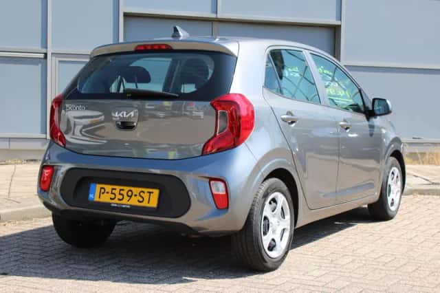Kia Picanto (2022) thumbnail 2