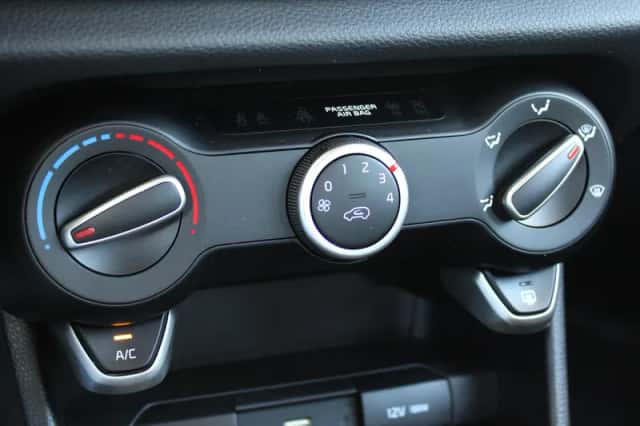 Kia Picanto (2024) thumbnail 10
