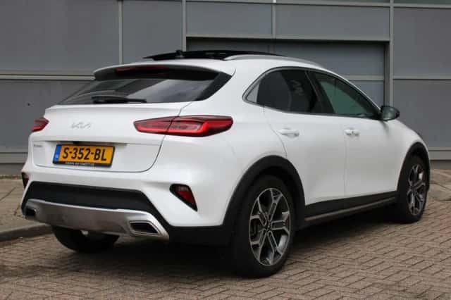 Kia XCeed (2023) thumbnail 2