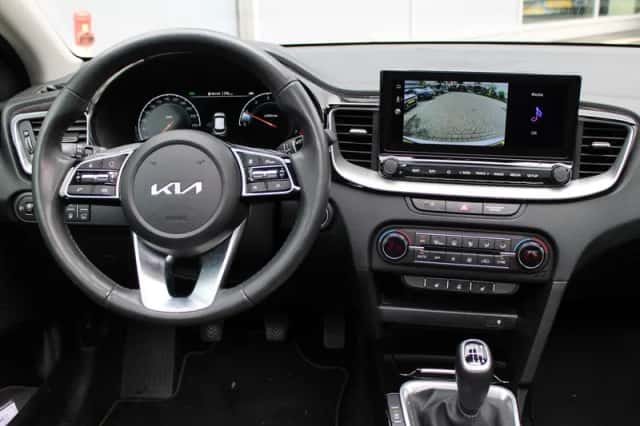 Kia XCeed (2023) thumbnail 3