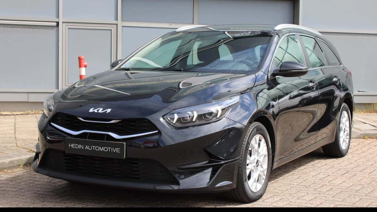 Kia Ceed Sportswagon (2023) — foto 1