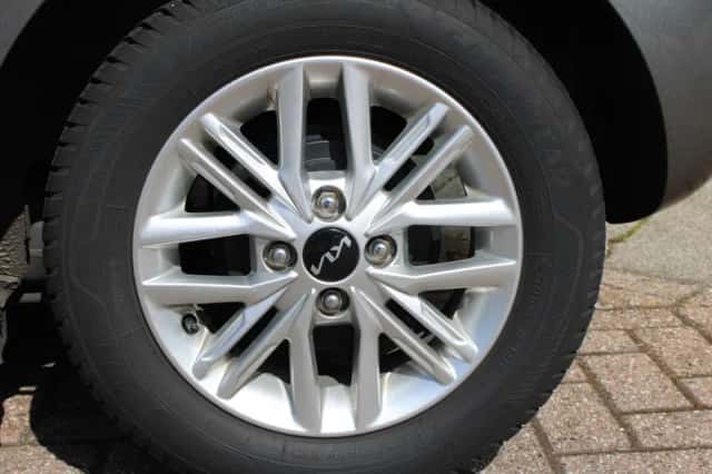Kia Picanto (2023) thumbnail 6
