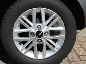 Kia Picanto (2023) thumbnail 6