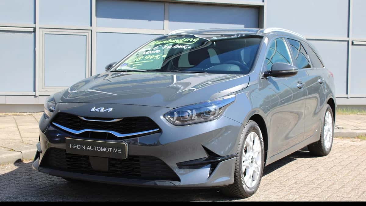 Kia Ceed Sportswagon (2022) — foto 1