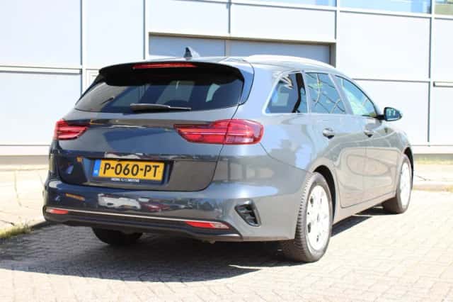 Kia Ceed Sportswagon (2022) thumbnail 2