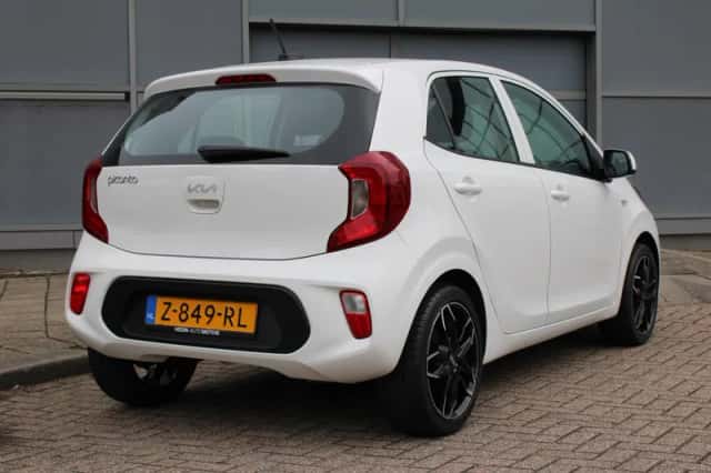 Kia Picanto (2024) thumbnail 2