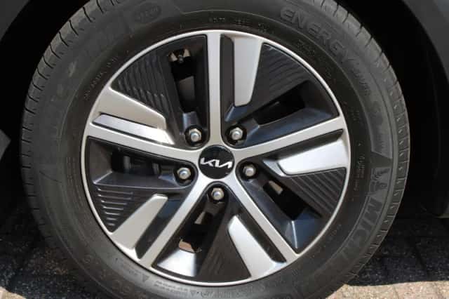 Kia Niro (2022) thumbnail 6