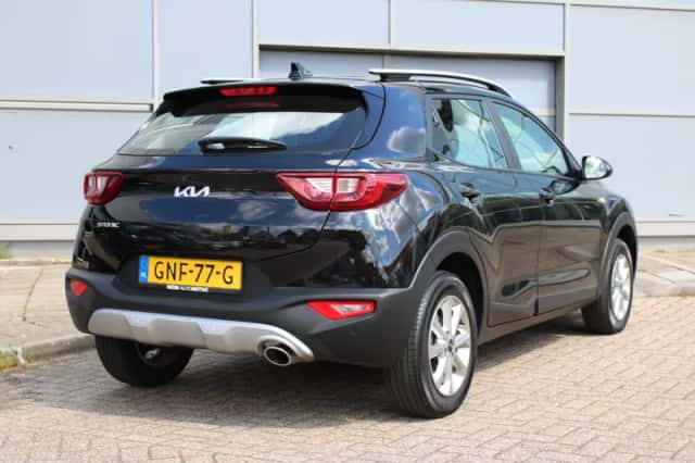 Kia Stonic (2024) thumbnail 2