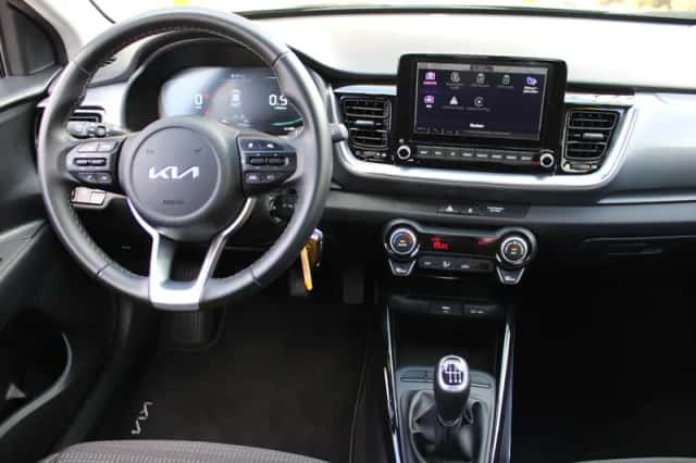Kia Stonic (2024) thumbnail 3