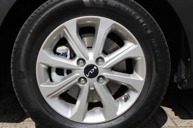 Kia Stonic (2024) thumbnail 8