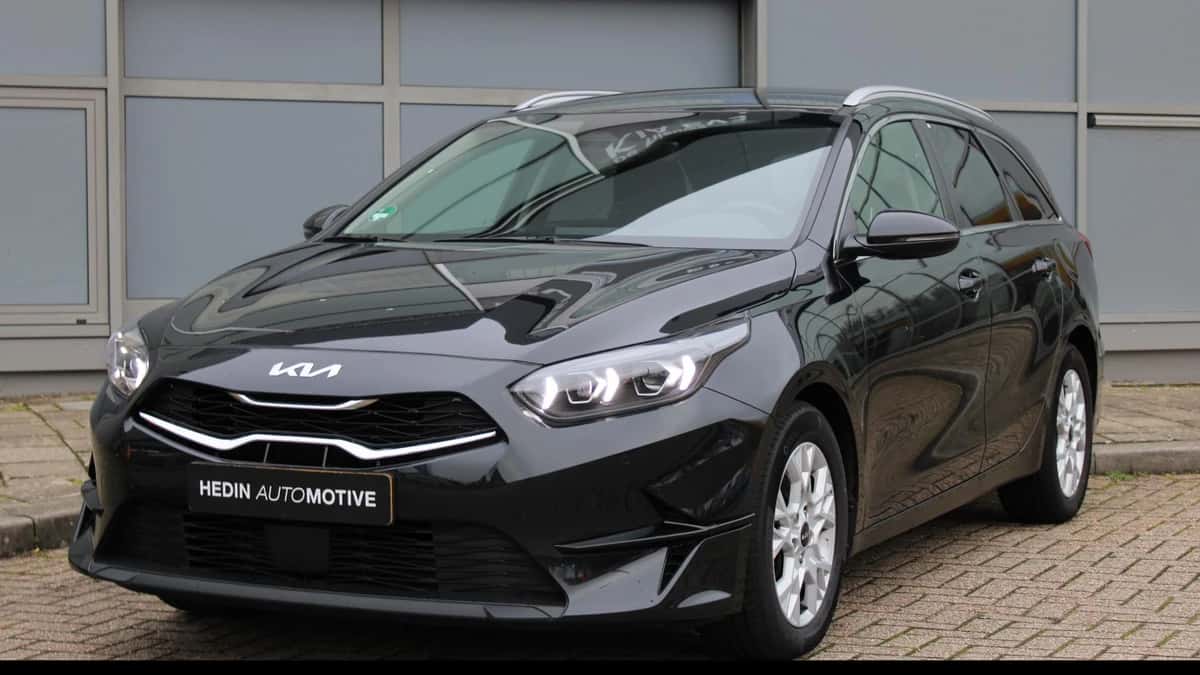 Kia Ceed Sportswagon (2024) — foto 1