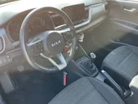 Kia Stonic (2023) thumbnail 17