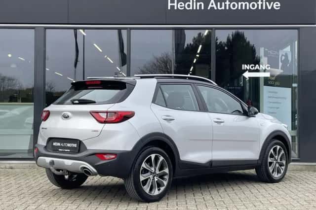 Kia Stonic (2019) thumbnail 2