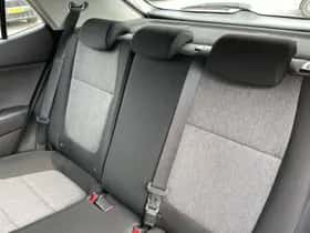 Kia Stonic (2019) thumbnail 11