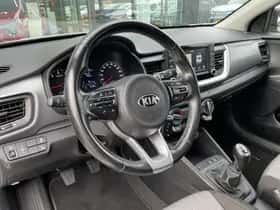 Kia Stonic (2019) thumbnail 13