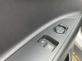 Kia Stonic (2019) thumbnail 16