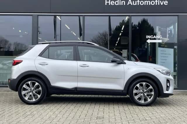 Kia Stonic (2019) thumbnail 3
