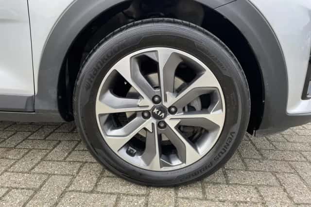 Kia Stonic (2019) thumbnail 4