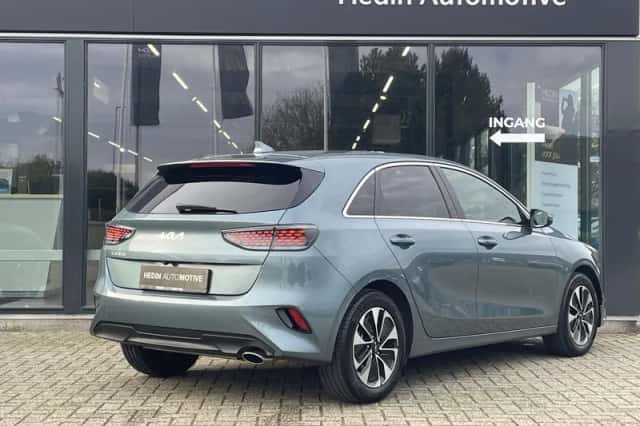 Kia Ceed (2025) thumbnail 2